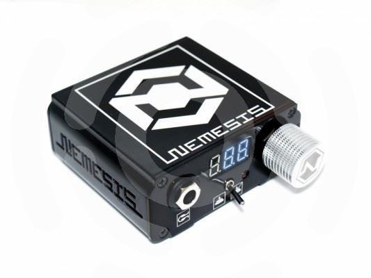 nemesis-netzgeraet-schwarz